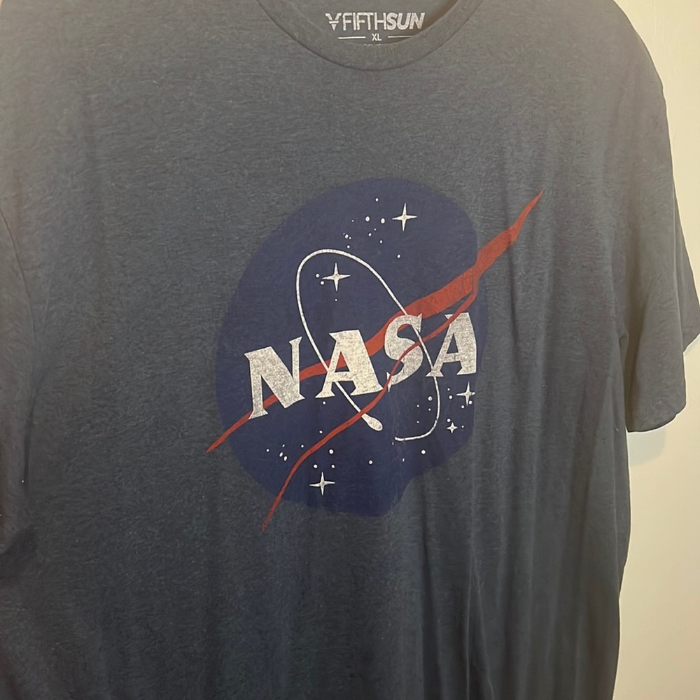 FifthSun Graphic Tee - Size XL